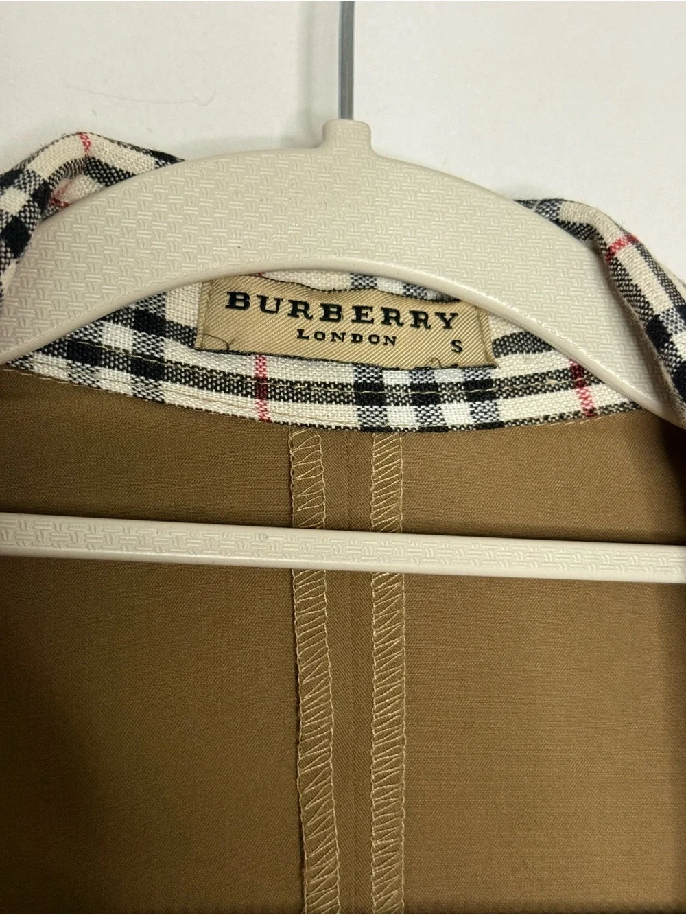 Vintage Burberry Tan Trench Coat with Classic Check Lining - Picture 5 of 10